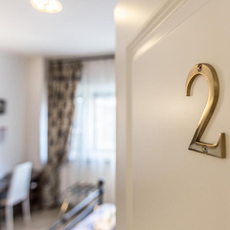 Central City Rooms - Camera Tripla con Bagno Privato Esterno - 4
