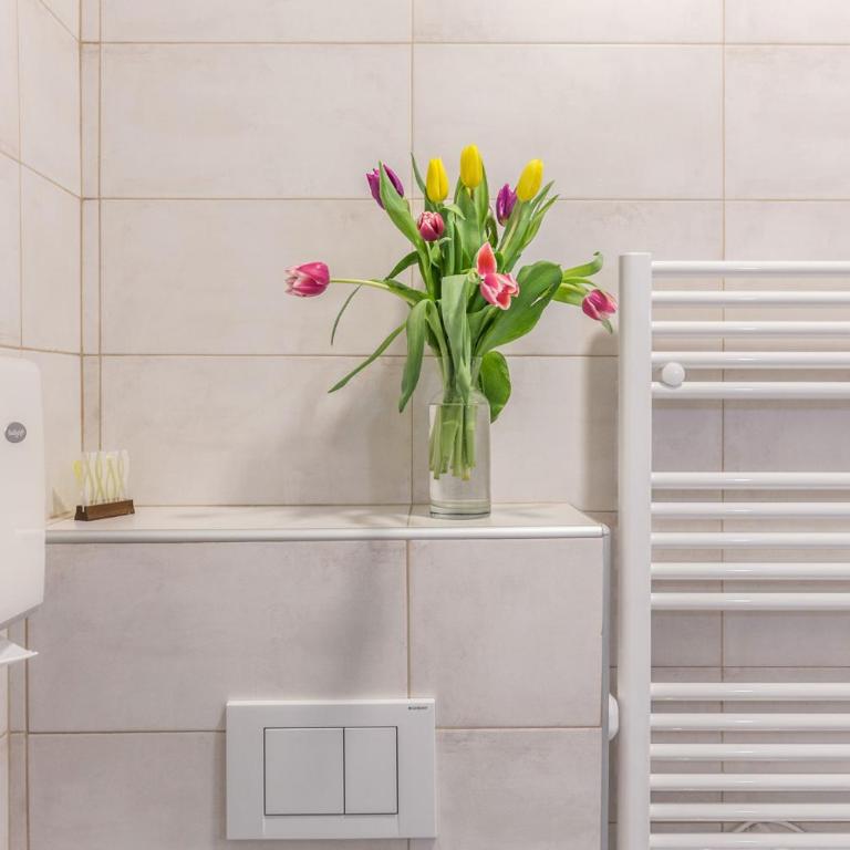 Central City Rooms - Camera Tripla con Bagno Privato Esterno - 11