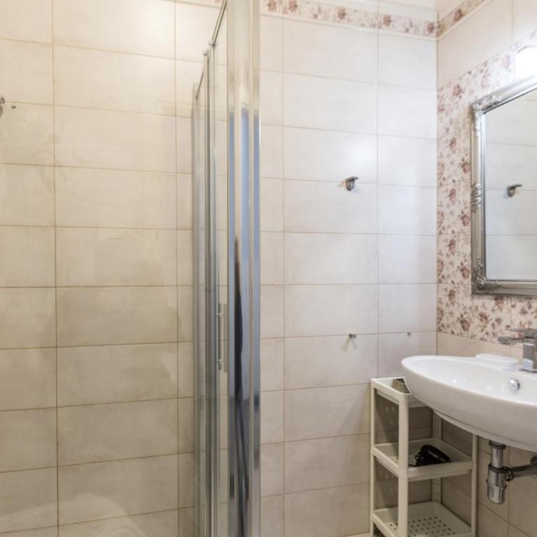 Central City Rooms - Camera Tripla con Bagno Privato Esterno - 12