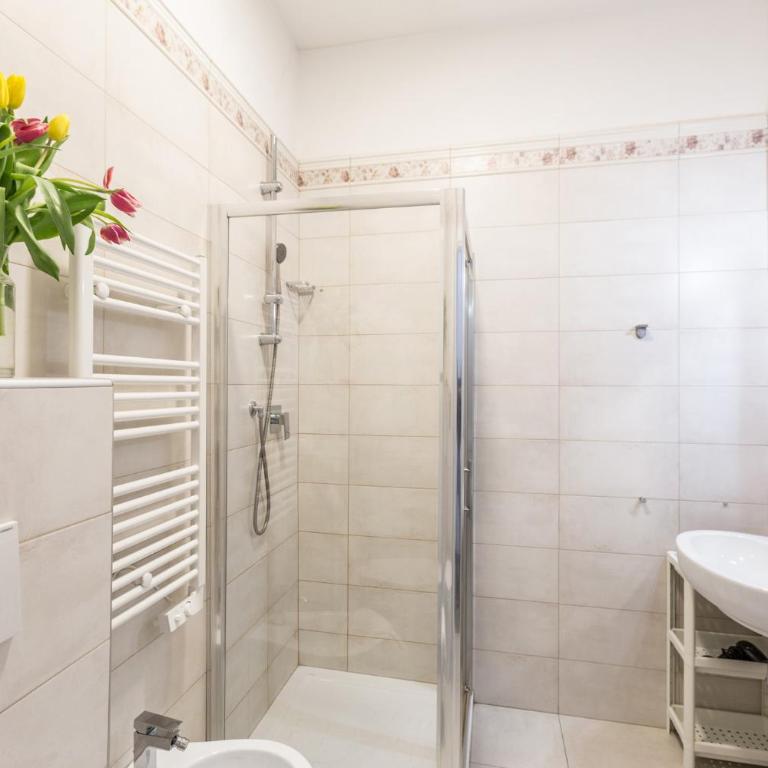 Central City Rooms - Camera Tripla con Bagno Privato Esterno - 13