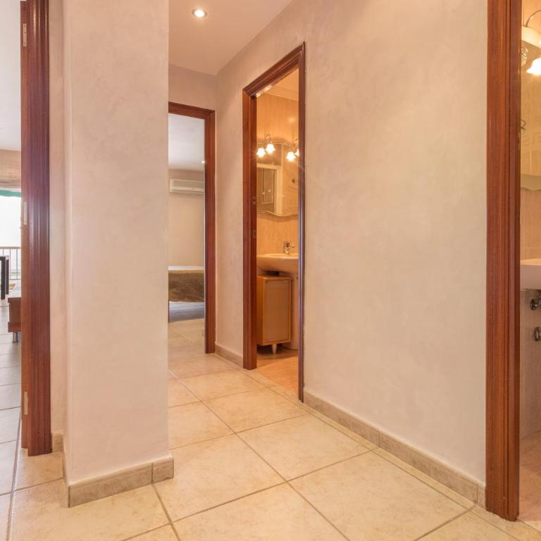 Homes & Go Bell Reco Deluxe I - Three-Bedroom Apartment - 19