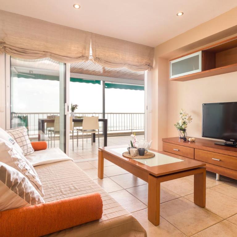 Homes & Go Bell Reco Deluxe I - Three-Bedroom Apartment - 2