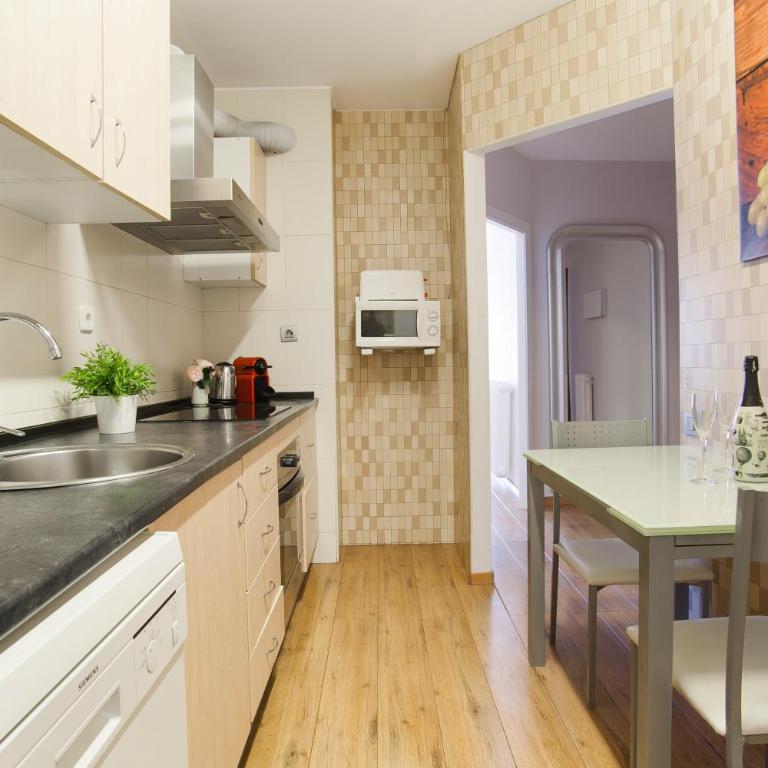 Tendency Apartments 6 - Economy three-bedroom apartment 1- Bruc 42 - 3