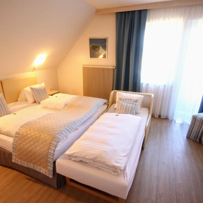 Hotel Rösch - Dreibettzimmer - 1