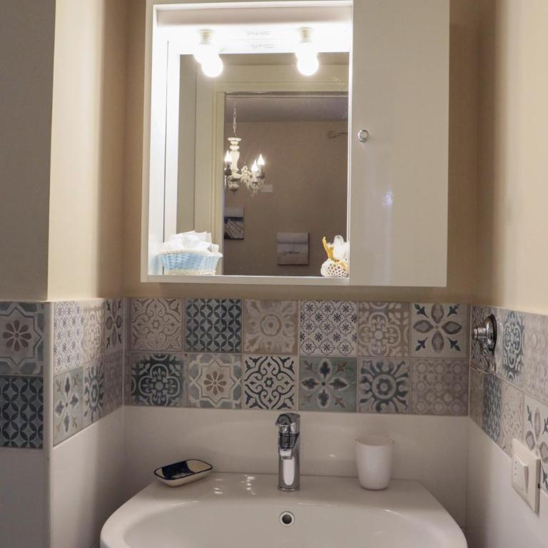 Le Finestre sul Borgo Rooms - Camera Matrimoniale con Bagno Privato - 1