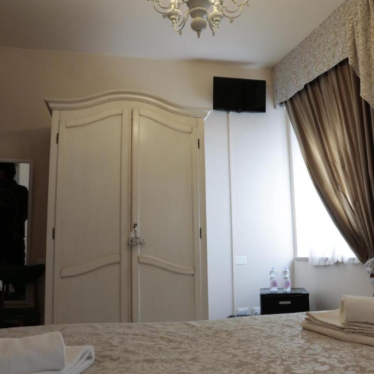 Le Finestre sul Borgo Rooms - Camera Matrimoniale con Bagno Privato - 6