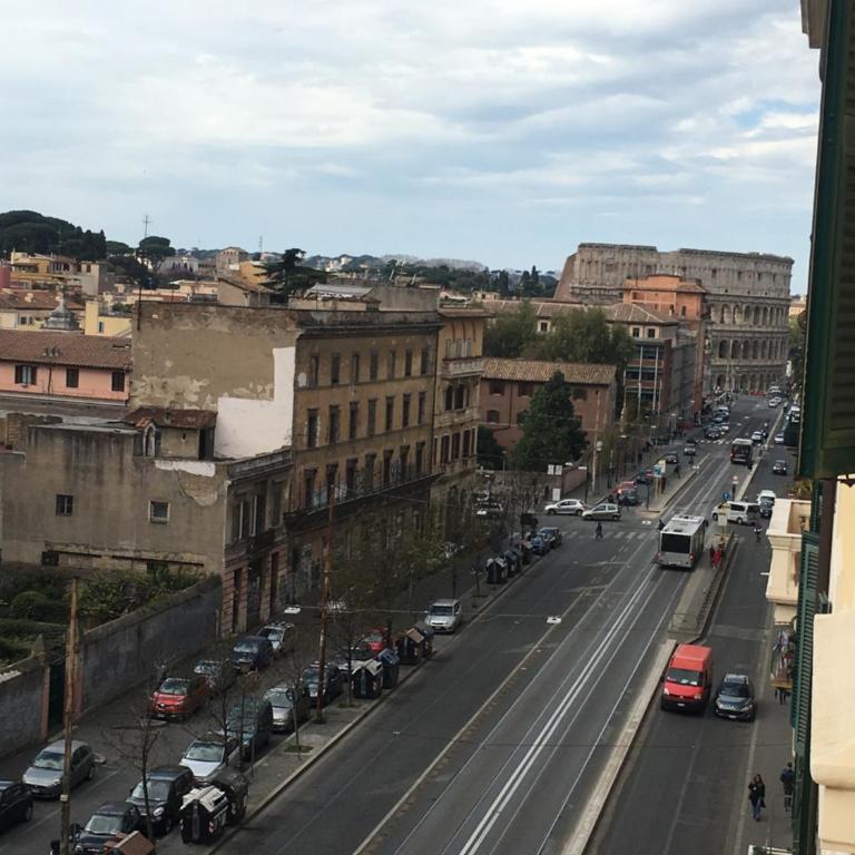 La finestra sul Colosseo B&B 1 - Suite con Vista Città - 2