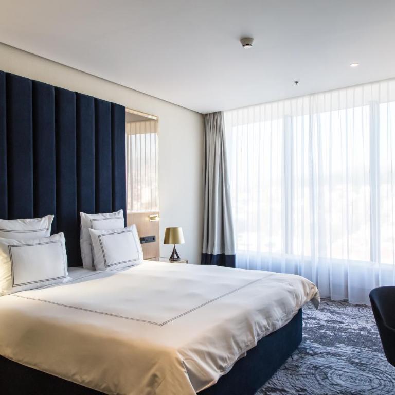 Swissotel Sarajevo - Standard King Room - 3