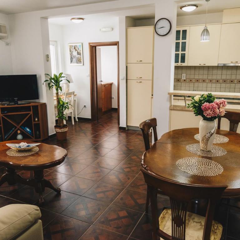 El Mar Apartments - One-Bedroom Apartment with Balcony - 7