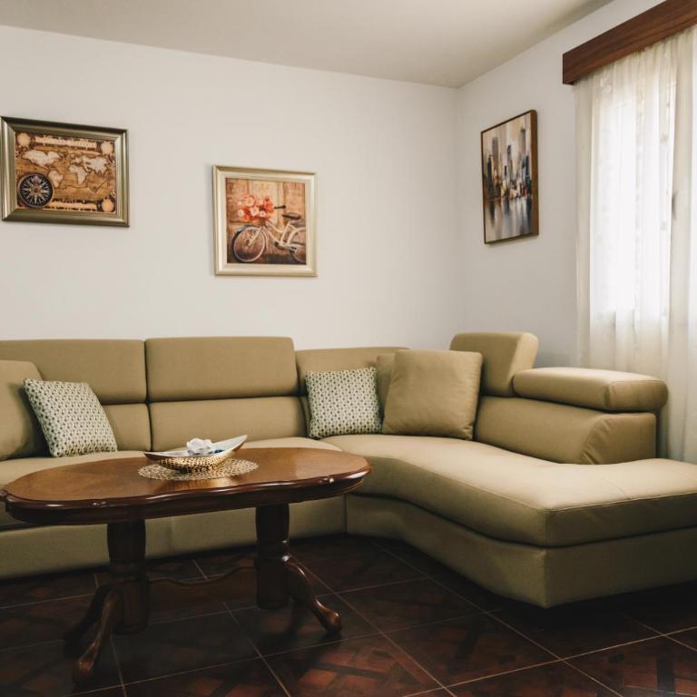 El Mar Apartments - One-Bedroom Apartment with Balcony - 5