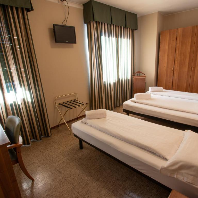 Hotel Corona - Dreibettzimmer Economy - 5