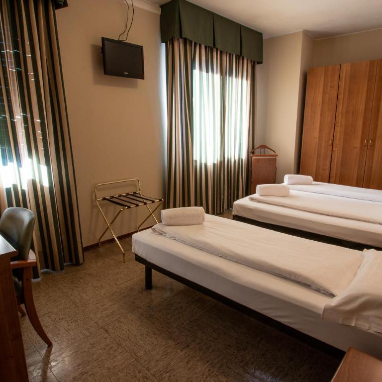 Hotel Corona - Dreibettzimmer Economy - 4