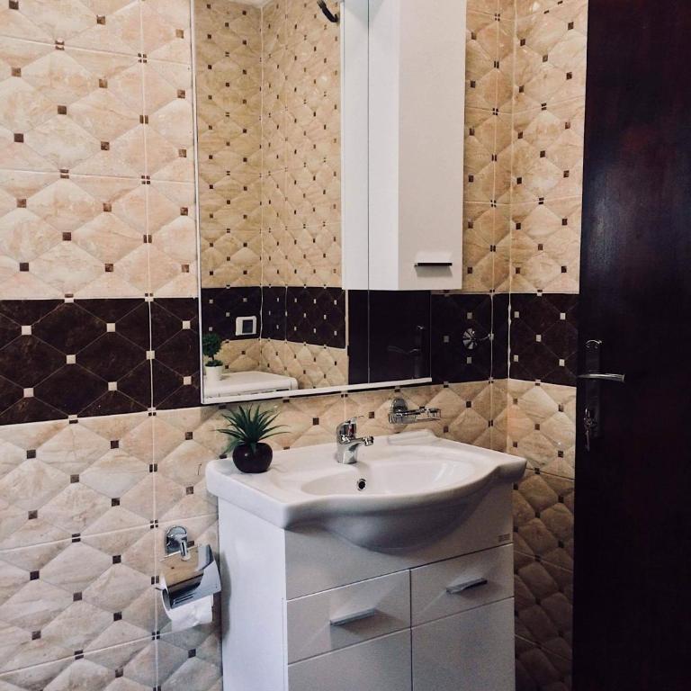 Albomi - Two-Bedroom Apartment - 13