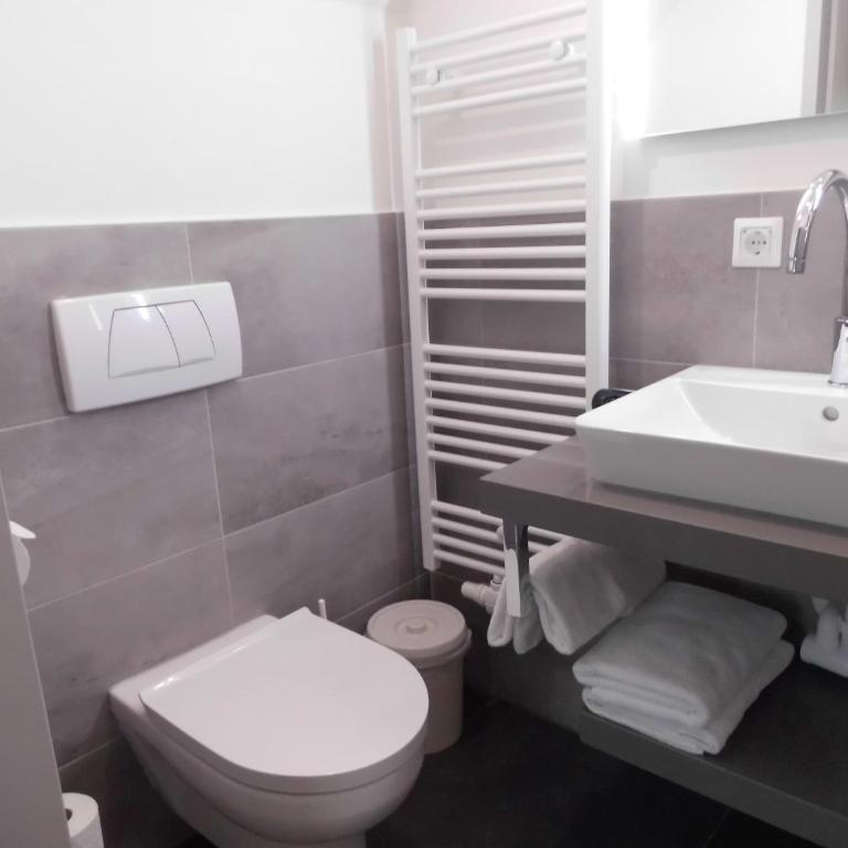 Pension Elisabeth - Rooms & Apartments - Doppelzimmer mit eigenem Bad - 5