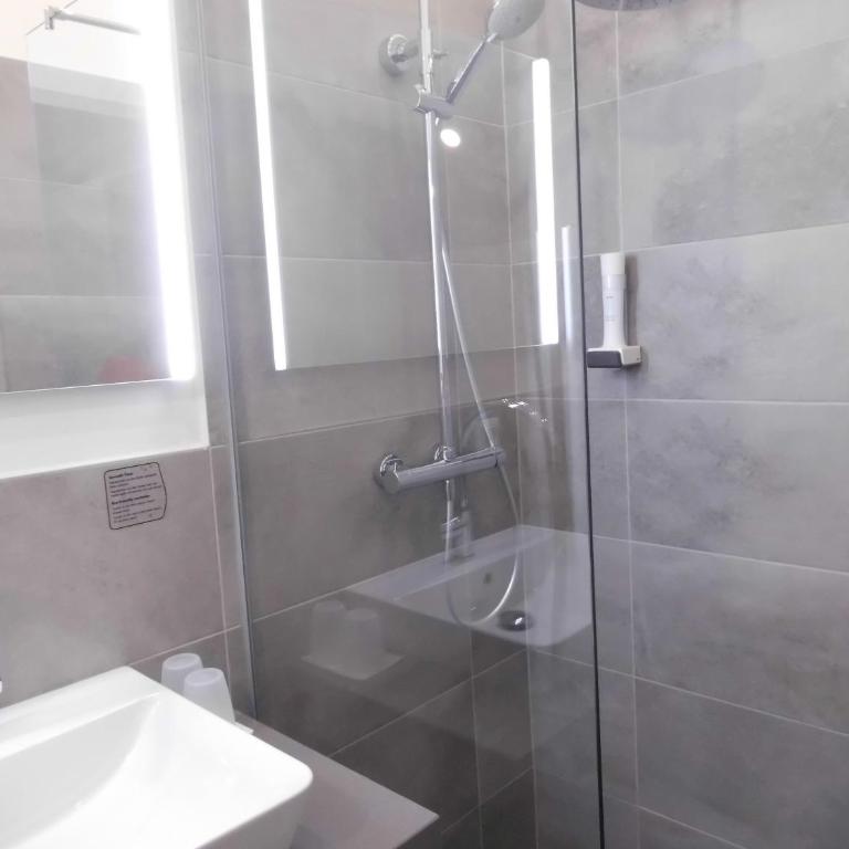 Pension Elisabeth - Rooms & Apartments - Doppelzimmer mit eigenem Bad - 6