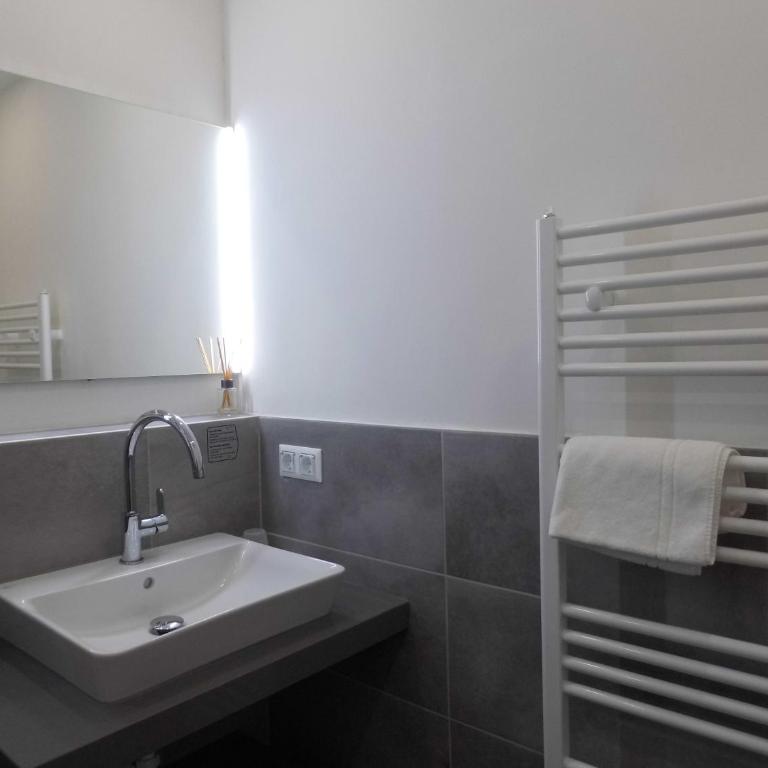 Pension Elisabeth - Rooms & Apartments - Einzelzimmer mit eigenem Bad - 3
