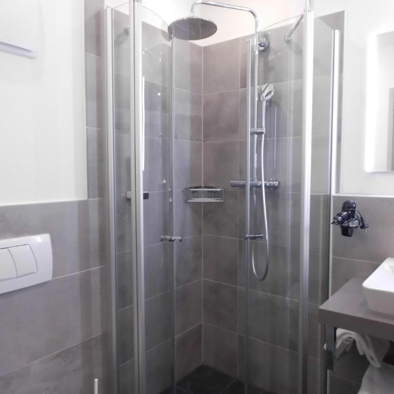 Pension Elisabeth - Rooms & Apartments - Einzelzimmer mit eigenem Bad - 4