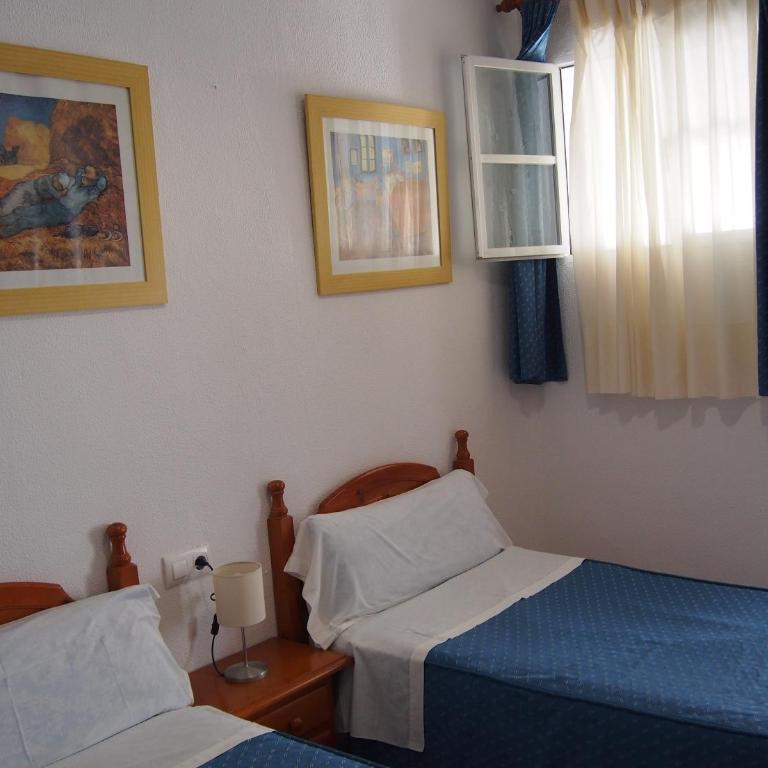 Hostal Fantoni - Habitación Doble (ventana interior) - 2 camas - 2