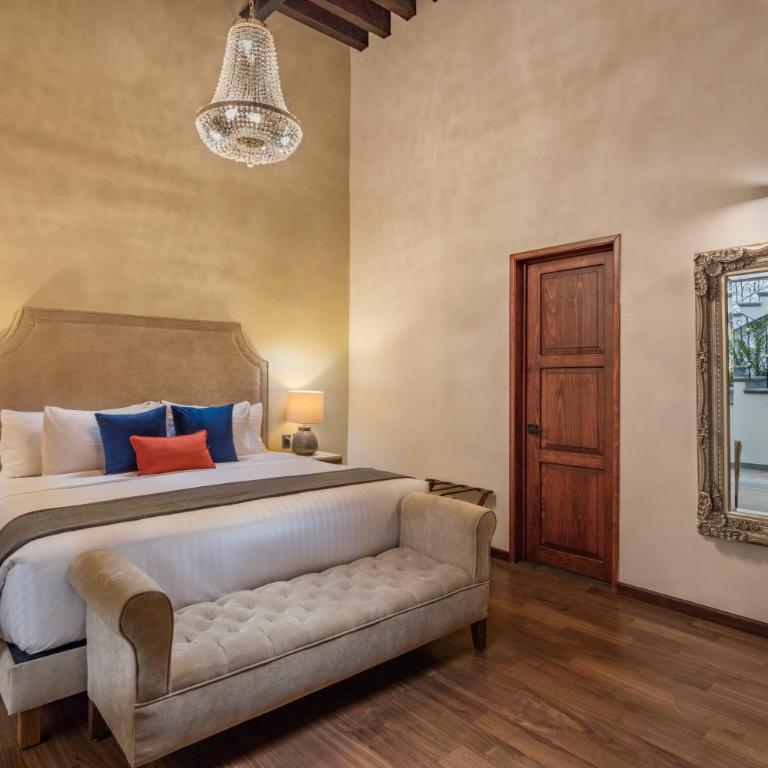 Hotel Casa Monarca - Habitación con cama extragrande. - 3