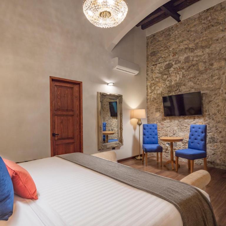 Hotel Casa Monarca - Habitación con cama extragrande. - 5