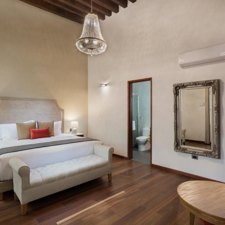 Hotel Casa Monarca - Habitación con cama extragrande. - 8