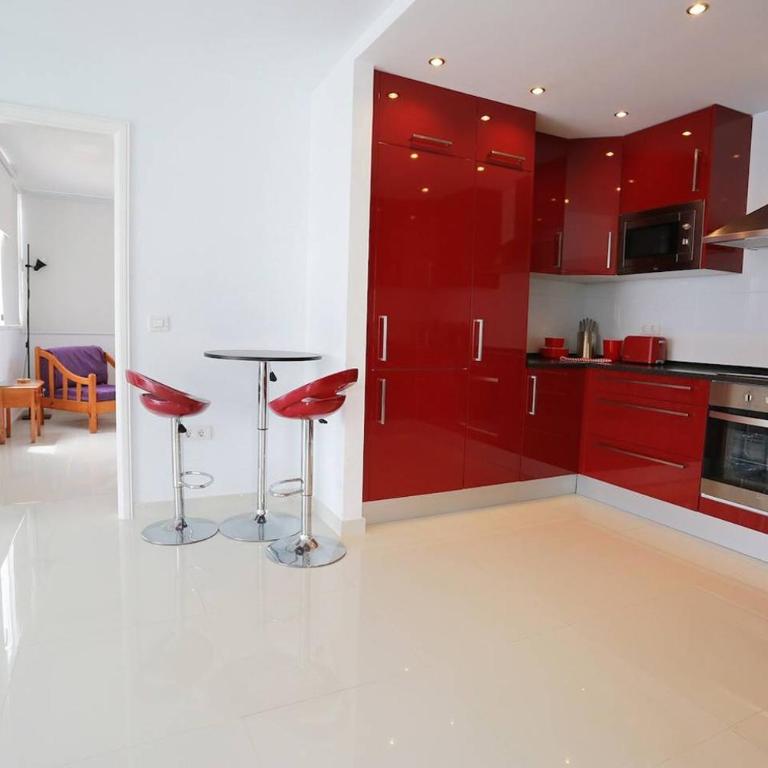 DARUMA APARTMENTS 3-Bedroom Penthouse with Sea Views - Three-Bedroom Apartment - 2