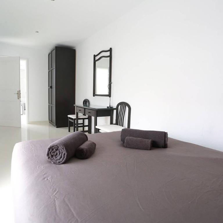 DARUMA APARTMENTS 3-Bedroom Penthouse with Sea Views - Three-Bedroom Apartment - 11