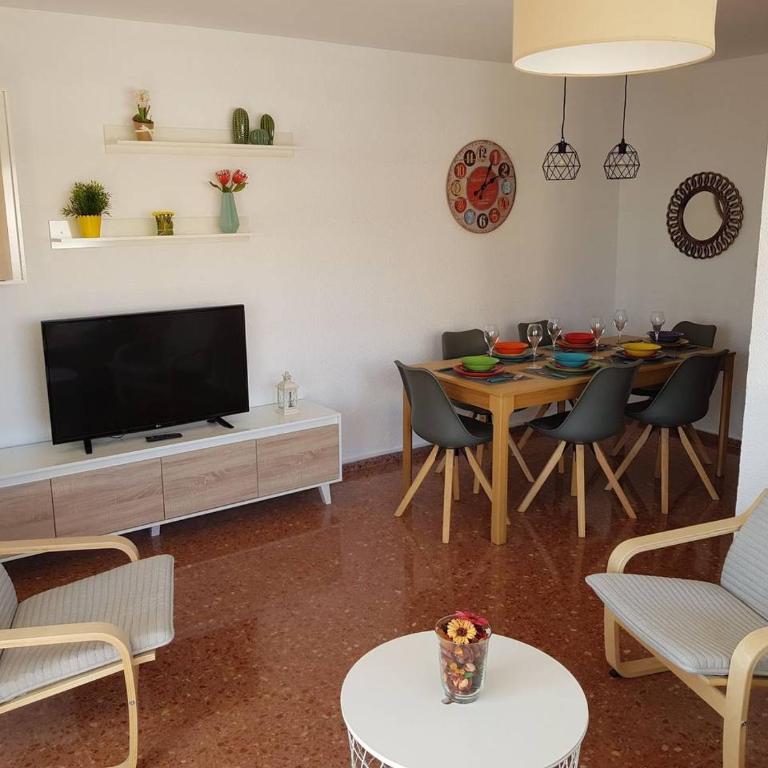 Fantástico apartamento en la playa - Three-Bedroom Apartment - 1