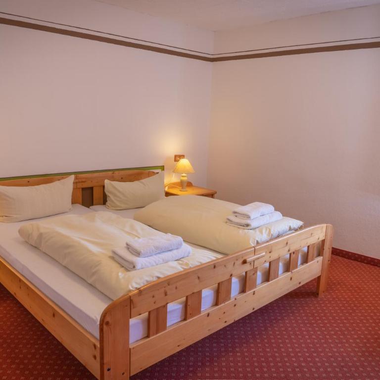 Hotel Restaurant Alatsee - Doppelzimmer mit Gemeinschaftsbad und Seeblick - 1