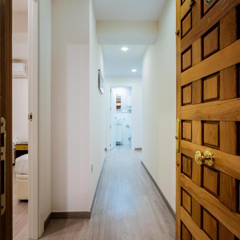 Exclusive quietness in the heart of Madrid with Public Parking, Breakfast, 2 bathrooms - Apartamento con balcón - 28