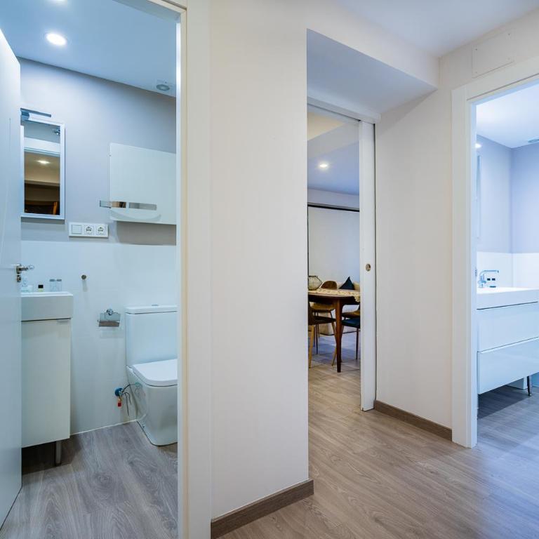 Exclusive quietness in the heart of Madrid with Public Parking, Breakfast, 2 bathrooms - Apartamento con balcón - 20
