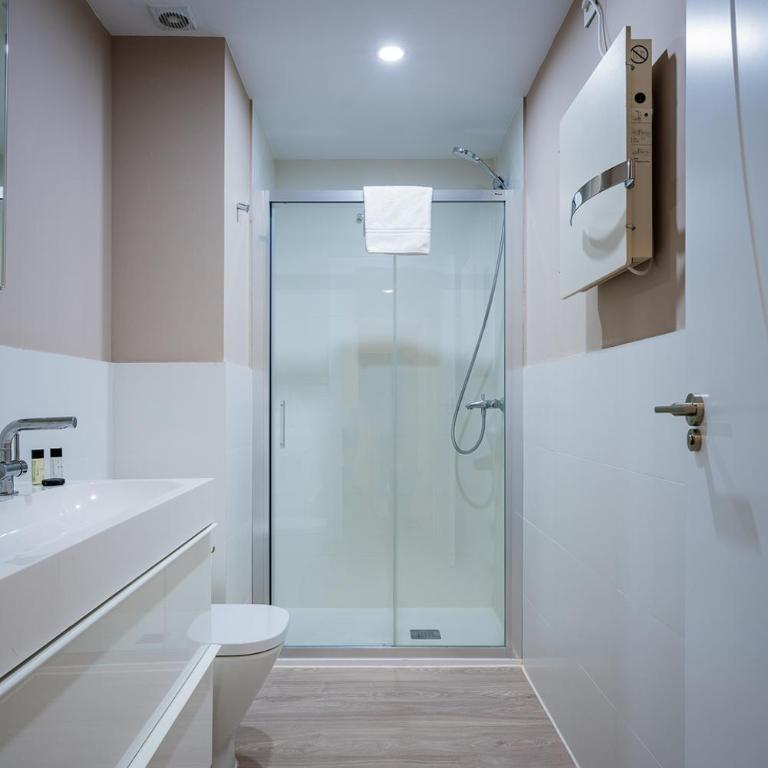 Exclusive quietness in the heart of Madrid with Public Parking, Breakfast, 2 bathrooms - Apartamento con balcón - 23