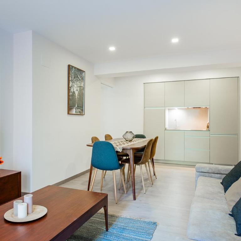 Exclusive quietness in the heart of Madrid with Public Parking, Breakfast, 2 bathrooms - Apartamento con balcón - 17