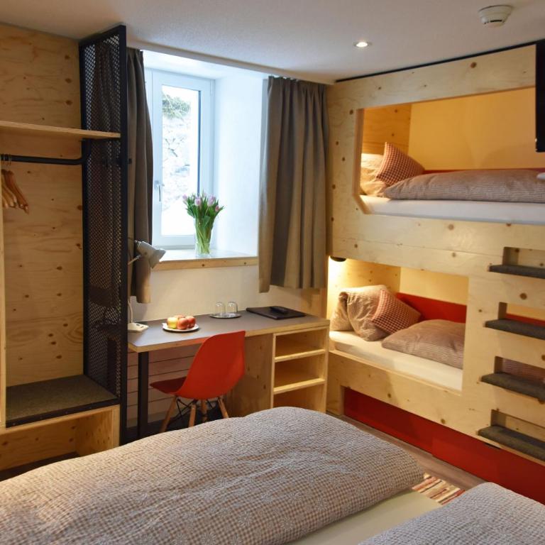 Eiger Guesthouse - Zweibettzimmer mit Gemeinschaftsbad - 2