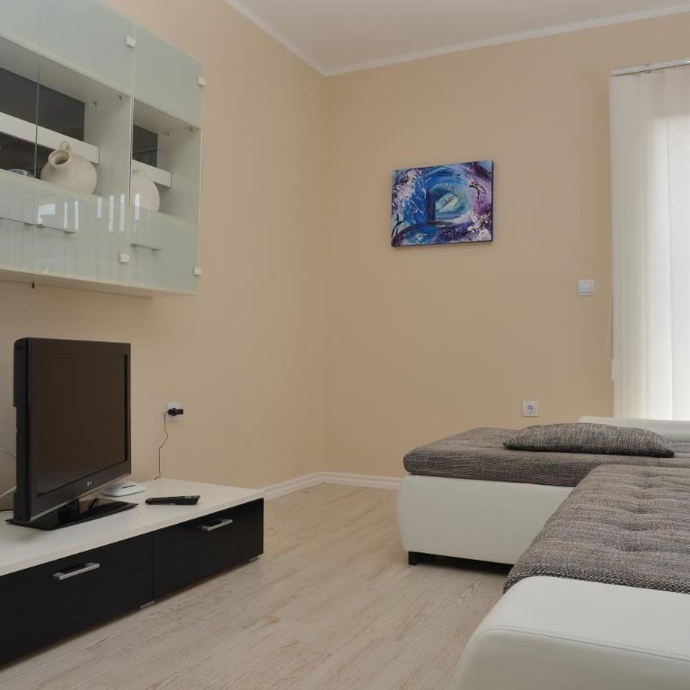 Apartments Mianiko - One-Bedroom Apartment with Balcony (6 Adults) - 7