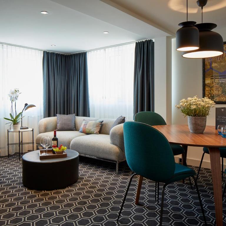 Hard Rock Hotel Davos - Suite Rock Gold mit Kingsize-Bett - 3
