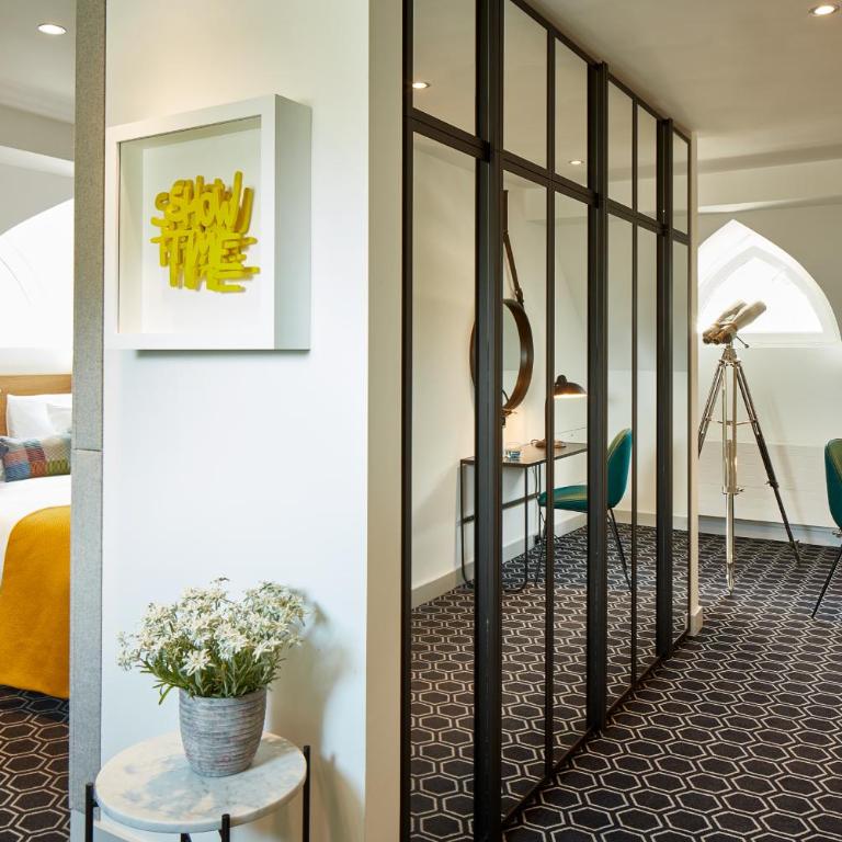 Hard Rock Hotel Davos - Suite Rock Gold mit Kingsize-Bett - 2