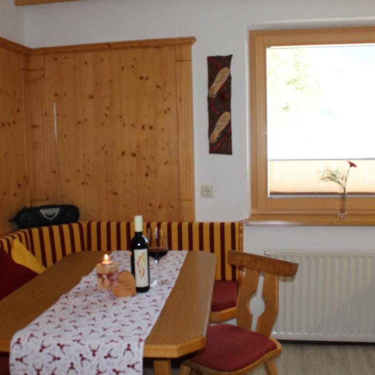 Ferienwohnungen Lechthaler - Apartment mit 2 Schlafzimmern und Gartenblick - 11