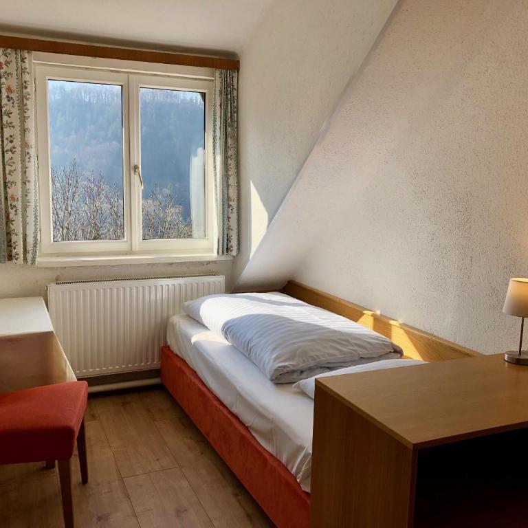 Hotel Schöne Aussicht - Familienzimmer mit separatem Schlafzimmer - 5