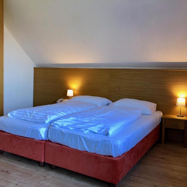 Hotel Schöne Aussicht - Familienzimmer mit separatem Schlafzimmer - 9