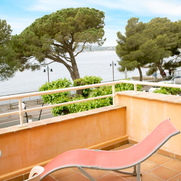 Logis Hôtel le Provencal Rest les Mûriers - Chambre avec Balcon et Vue sur Mer - 10