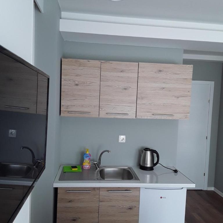 Villa Flower with Free Onsite Parking - Apartment with Balcony - 8