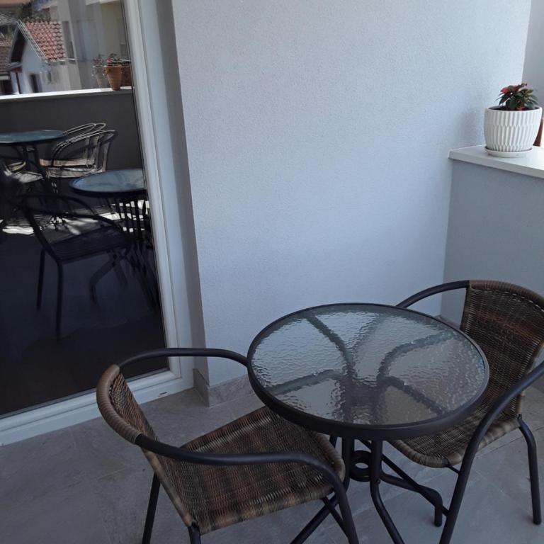 Villa Flower with Free Onsite Parking - Studio - 2