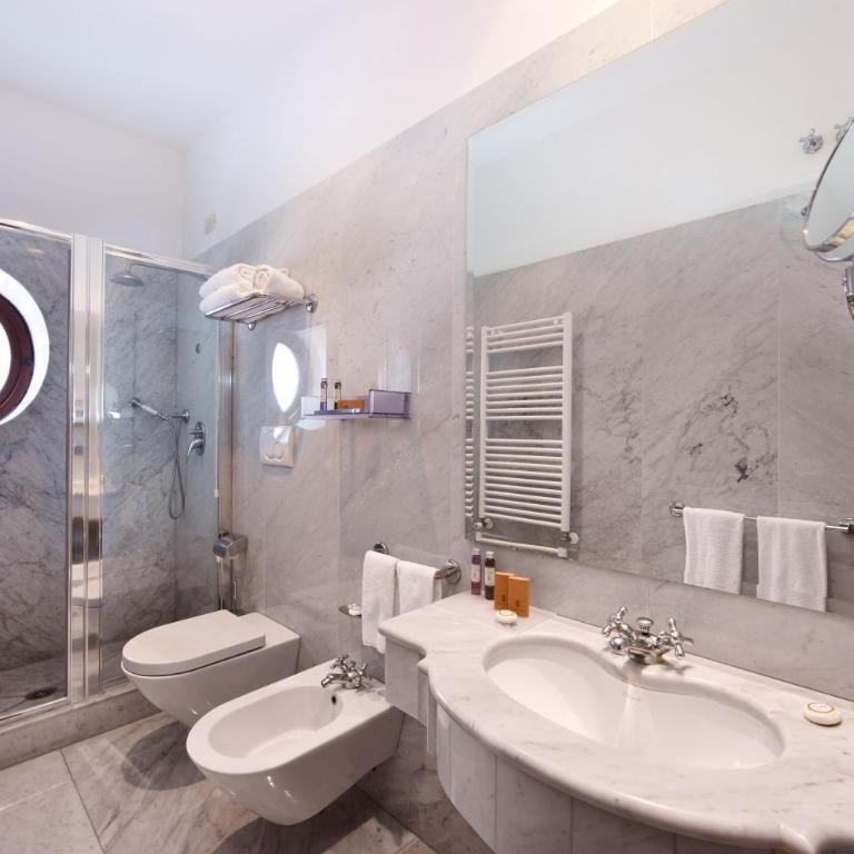 Hotel Palazzo Guardati - Superior Triple Room - 8