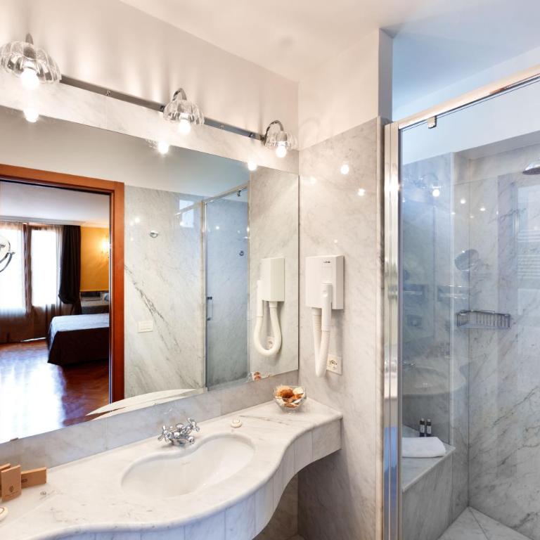 Hotel Palazzo Guardati - Deluxe Double Room with Sea View - 2