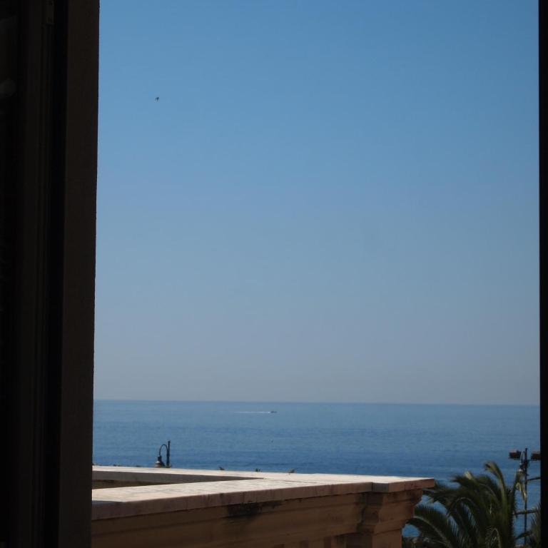 Piccolo Hotel - Camera Matrimoniale con Vista Mare - 4