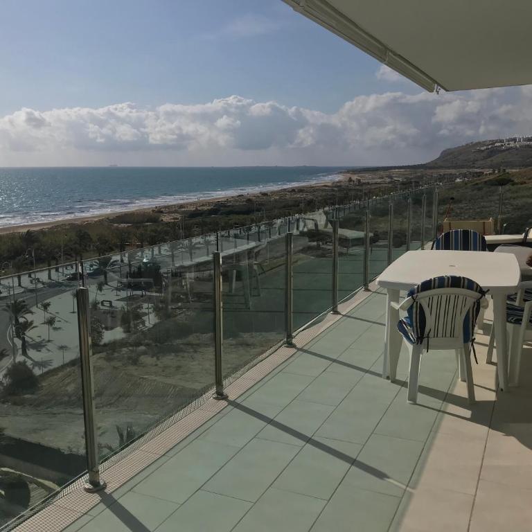 Great Views First Line Teleworkers and Families Unforgetable Apartment - Three-Bedroom Apartment - 24
