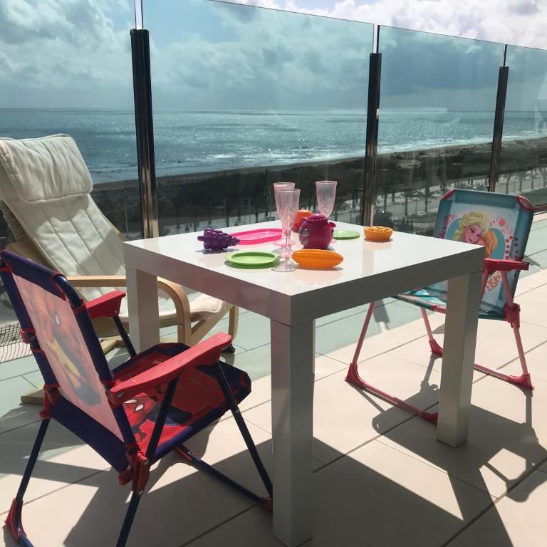 Great Views First Line Teleworkers and Families Unforgetable Apartment - Three-Bedroom Apartment - 21