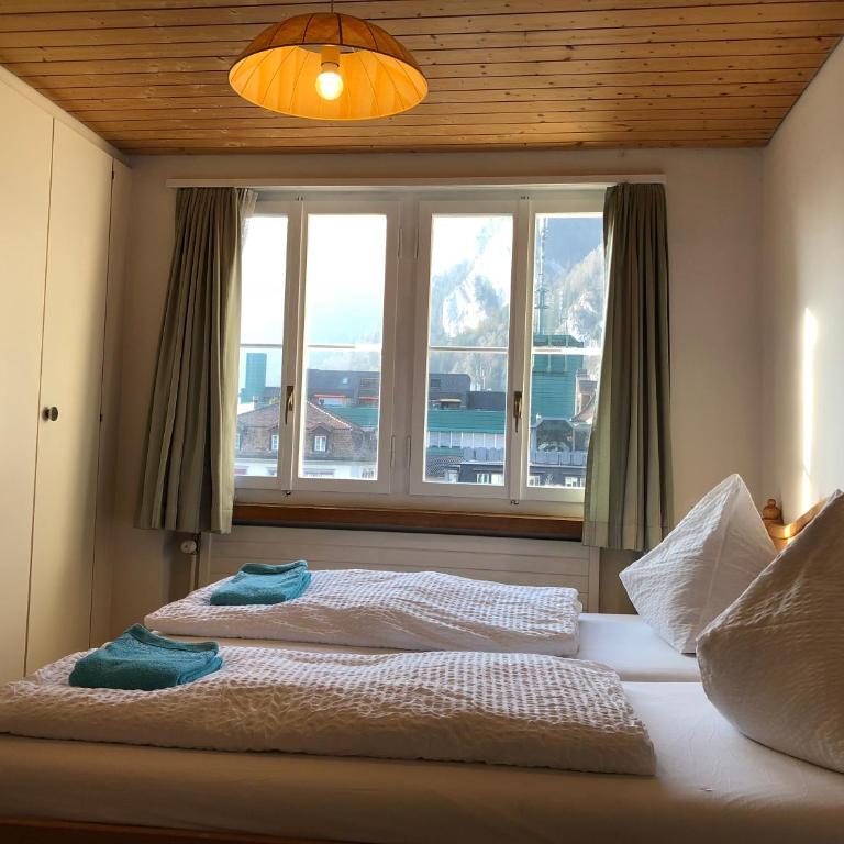 Interlaken Marco Hostel - Chambre Double avec Vue sur la Montagne et Salle de Bains Commune - 8