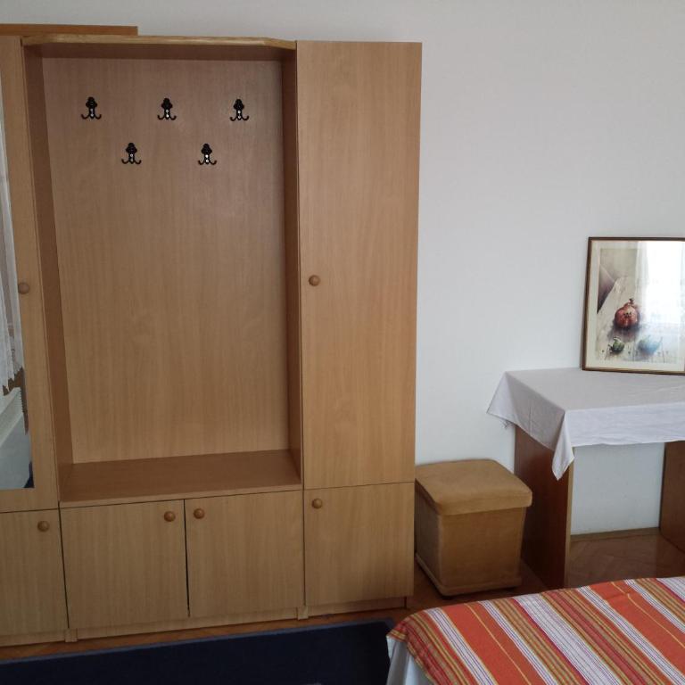 Apartments & Hostel Zdrava Hrana - Triple Room - 8